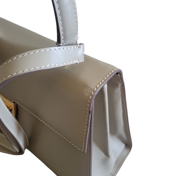 Salvatore Ferragamo Classic Top-Handle Women's Handbag Light Gray Gold Hardware - Picture 5 of 16